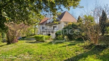 Character Family Home with Swimming Pool and Elevated Views, Just Minutes from Périgueux