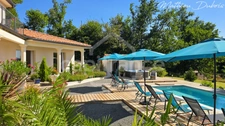 Villa d'architecte avec maison d'amis, piscine et 1,2 hectare au cœur du Périgord Vert