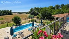 Villa d'architecte avec maison d'amis, piscine et 1,2 hectare au cœur du Périgord Vert