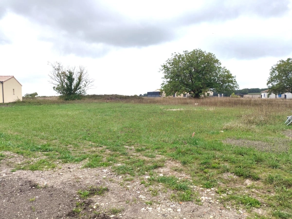 À vendre terrain à bâtir 1 111 m² CELLES (17520)