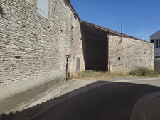 Maison à vendre à rénover entièrement SAINT HILAIRE DE VILLEFRANCHE (17)