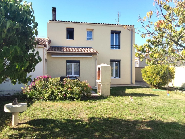 Maison rénovée 5 pièces – 93 m² – Pons (17160) – calme et vue sur le Donjon