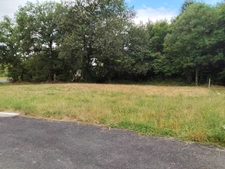 Terrain constructible de 398 m² à Fontcouverte (17100)