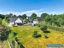 EXCLUSIVITÉ – GOUESNAC’H – MAISON FAMILIALE DE 150 M² AVEC PISCINE ET TERRAIN DE PLUS DE 2 100 M²