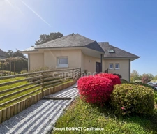 Piscine chauffée, terrain de 2 261 m², vue dominante et rénovation complète en 2024 : découvrez cette superbe maison familiale située dans l'un des secteurs résidentiels les plus recherchés de Quimper