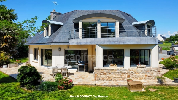 PLEUVEN – Maison de 229 m², 6 chambres, vie de plain-pied et espace indépendant