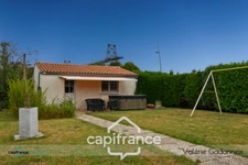 Maison à vendre 5 pièces ECHILLAIS (17)620 - Plain-pied 163 m² – Vue sur le transbordeur, double garage, parcelle de 1000 m²