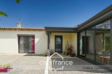 Maison à vendre 5 pièces ECHILLAIS (17)620 - Plain-pied 163 m² – Vue sur le transbordeur, double garage, parcelle de 1000 m²
