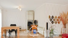 Maison à vendre 5 pièces ECHILLAIS (17)620 - Plain-pied 163 m² – Vue sur le transbordeur, double garage, parcelle de 1000 m²