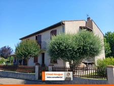 Grande maison 172m² avec espace indépendant et beau jardin – idéal pour famille ou télétravail.