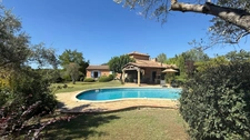 Property for sale between Peynier and Trets on over one hectare, main house approximately 225 m2