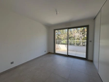 2-bedroom apartment, top floor, 60m² – South-facing terrace – Elevator + Parking – Aix Bellegarde