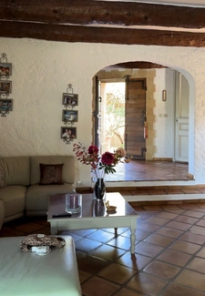 Property for sale between Peynier and Trets on over one hectare, main house approximately 225 m2
