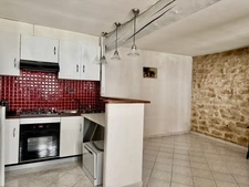 Maison de village 2 niveaux – Hameau calme Aix-en-Provence – Charme + Potentiel