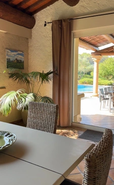Property for sale between Peynier and Trets on over one hectare, main house approximately 225 m2