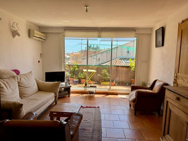   T2 Duplex dernier étage 57m² + terrasses – Vues toits & Thermes – Aix Centre