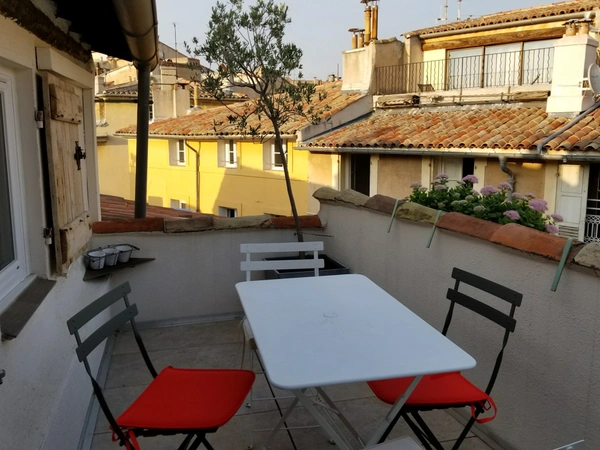 Appartement à vendre 2 pièces #AIX EN PROVENCE  (13) au dernier étage avec vue et #terrasse