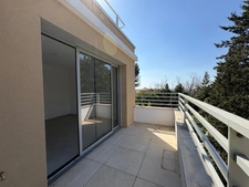 2-bedroom apartment, top floor, 60m² – South-facing terrace – Elevator + Parking – Aix Bellegarde