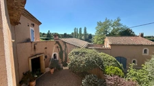Propriété à vendre entre Peynier et Trets sur plus d'un hectare, maison principale environ 225 m2