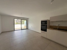 2-bedroom apartment, top floor, 60m² – South-facing terrace – Elevator + Parking – Aix Bellegarde