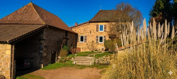  Maison de Maître bourguignonne Vue dégagée 7 pièces SAINT IGNY DE VERS (69)
