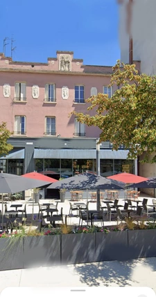 Idéal investisseur Bar restaurant Licence IV 130 m2 sur tènement 550m2 au total Murs possibles