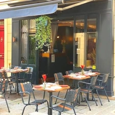 Idéal investisseur Bar restaurant Licence IV 130 m2 sur tènement 550m2 au total Murs possibles