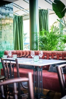  Bar restaurant Licence IV sur 550m2 possibilité grand jardin de 500 m2 Idéal investisseur/Projet novateur/Concept