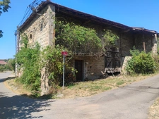 Coup de cœur : Charme, authenticité et potentiel  Maison mitoyenne 5 pièces SAINT PIERRE LE VIEUX (71)