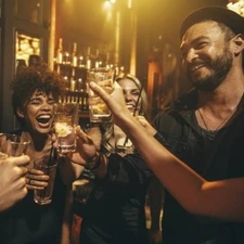 Bar licence 4 + cuisine aux normes + possibilité tardive