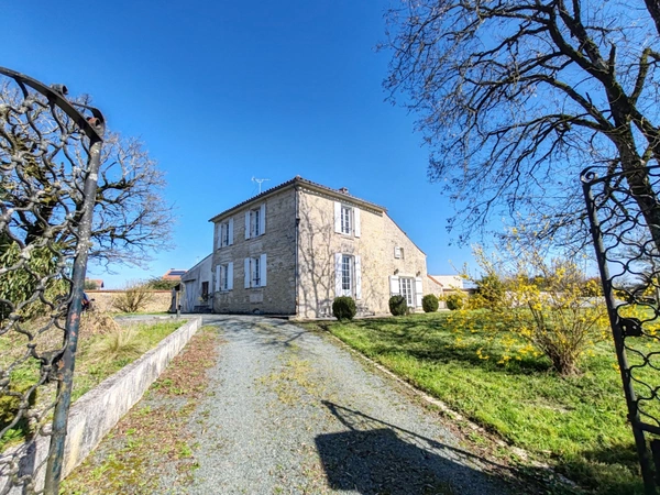Maison à vendre 6 pièces PISSOTTE (85)
