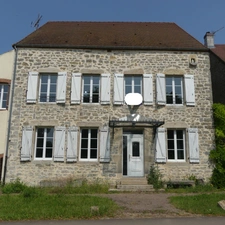 Pont Royal, canal, maison 6 chambres, sur terrain 1800m2.