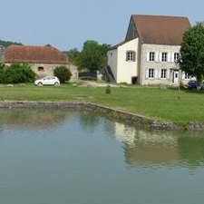 Pont Royal, canal, maison 6 chambres, sur terrain 1800m2.