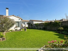 House for sale in Puilboreau, single-storey, 7 rooms, 175m2, garden and garage