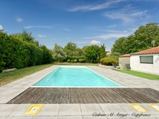 Propriété à vendre 318m2 habitables, 11 pièces, 7 chambres, parcelle de 1700m2 environ, jardin, garage, piscine, dépendances