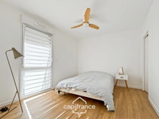 LA ROCHELLE, quartier Saint-Maurice. Appartement 3 pièces avec loggia et parking