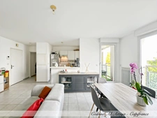 La Rochelle, 3-room apartment for sale, 66m2, 1st floor, elevator, loggia, garage