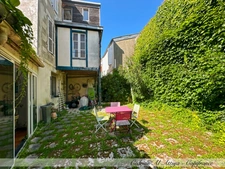 Dpt Charente Maritime (17), à vendre LA ROCHELLE maison P6 de 211 m² - Terrain de 235,00 m² 