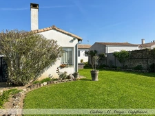 House for sale in Puilboreau, single-storey, 7 rooms, 175m2, garden and garage