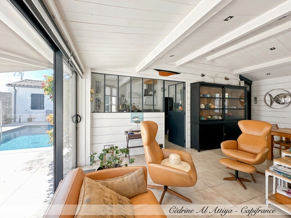Villa à vendre de 138m2 à Sainte-Marie-de-Ré, 5 pièces, piscine, stationnements