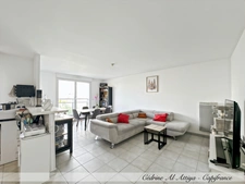 La Rochelle, 3-room apartment for sale, 66m2, 1st floor, elevator, loggia, garage