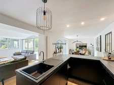 Maison de 165m2 entièrement rénovée avec jardin, garage