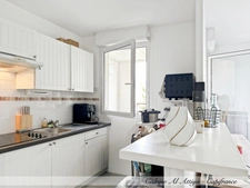 La Rochelle, 3-room apartment for sale, 66m2, 1st floor, elevator, loggia, garage
