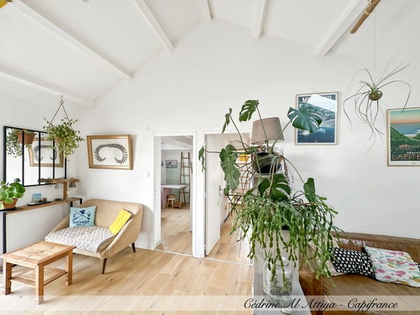 Maison à vendre à La Rochelle, 135 m² de plain-pied, avec jardin, garage et cave.