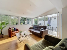 Maison de 165m2 entièrement rénovée avec jardin, garage