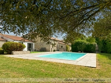 Propriété à vendre 318m2 habitables, 11 pièces, 7 chambres, parcelle de 1700m2 environ, jardin, garage, piscine, dépendances