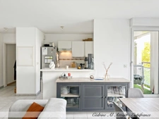 La Rochelle, 3-room apartment for sale, 66m2, 1st floor, elevator, loggia, garage