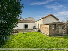 Maison à vendre à La Rochelle, 135 m² de plain-pied, avec jardin, garage et cave.