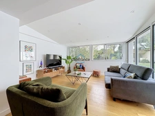 Maison de 165m2 entièrement rénovée avec jardin, garage
