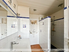 House for sale in Puilboreau, single-storey, 7 rooms, 175m2, garden and garage